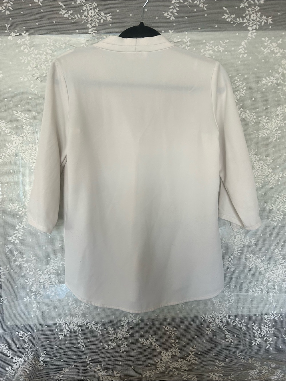 Calvin Klein Women’s White V-Neck Blouse 3/4 Sleeve - Picture 3 of 4